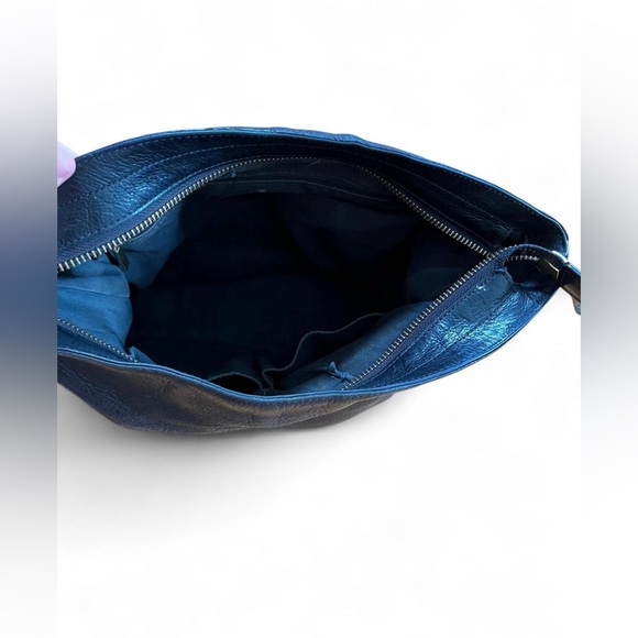 FOSSIL Black Leather Slouch Bag Minimalist Chic for Everyday Wear - Picture 5 of 6